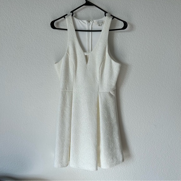 Francesca's Collections Dresses & Skirts - Francesca's Collections Off White V-Neck Bride, Semi, Formal Sheath Mini Dress